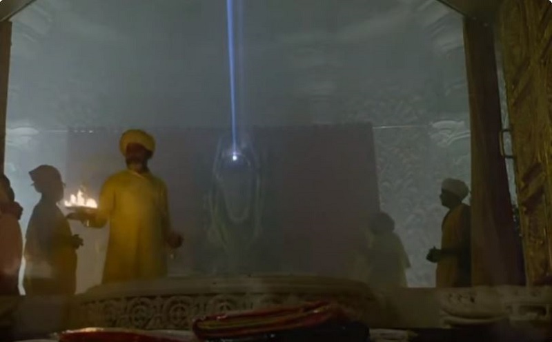 Lord Ram Lalla's forehead illuminates with 'Surya Tilak'