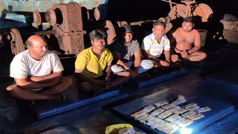 Indian Coast Guard apprehends fishing boat