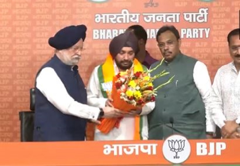Arvinder Singh Lovely joined the BJP